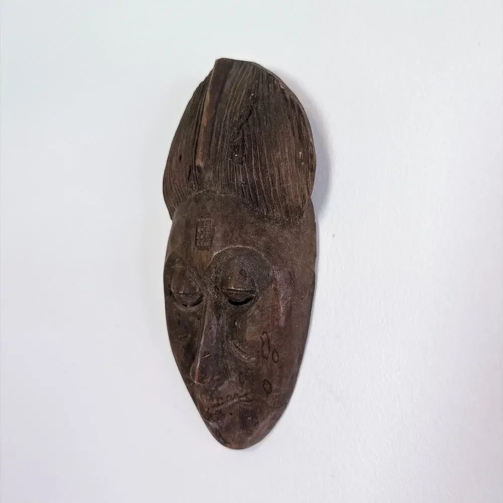 HAND-CARVED AFRICAN WOODEN BAULE PORTRAIT MASK WALL HANGING MBLO COTE D'IVOIRE